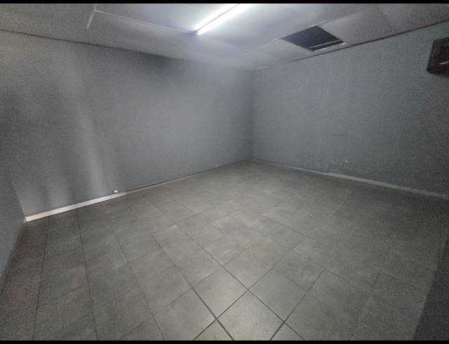 3,000M² WAREHOUSE FOR SALE IN BOKSBURG EAST